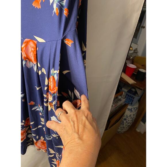 NWT Auselily Womens Size L Dark Blue w Red Roses Soft long Sleeve - Picture 13 of 16